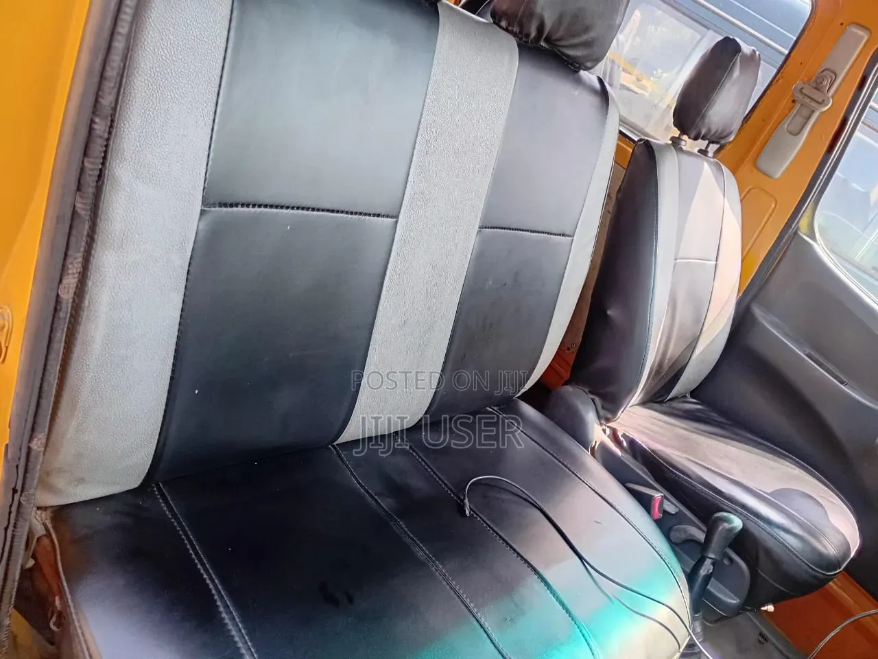 Toyota HiAce 2010 Yellow