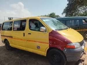 Toyota HiAce 2010 Yellow