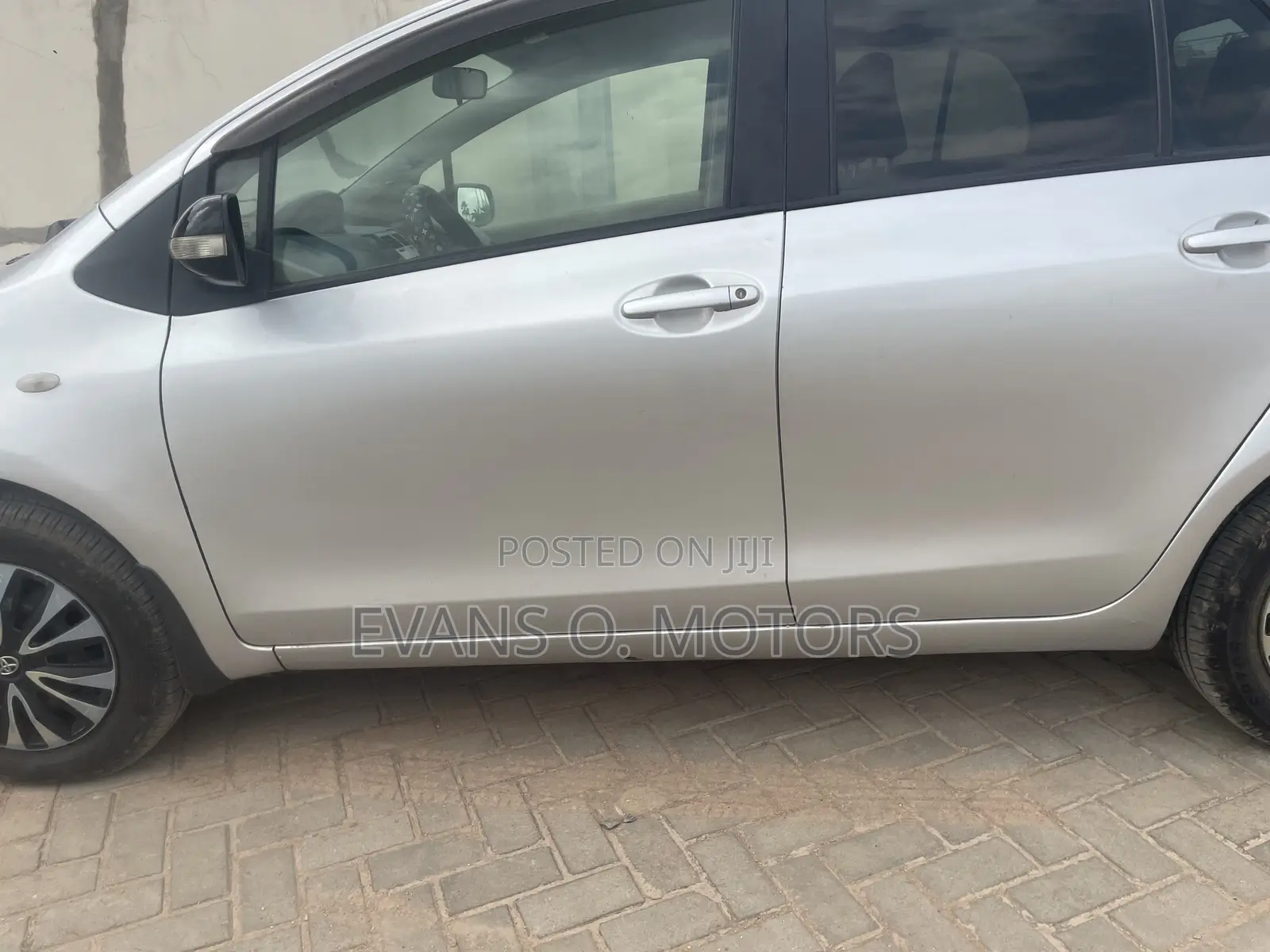 Toyota Vitz 2010 Silver