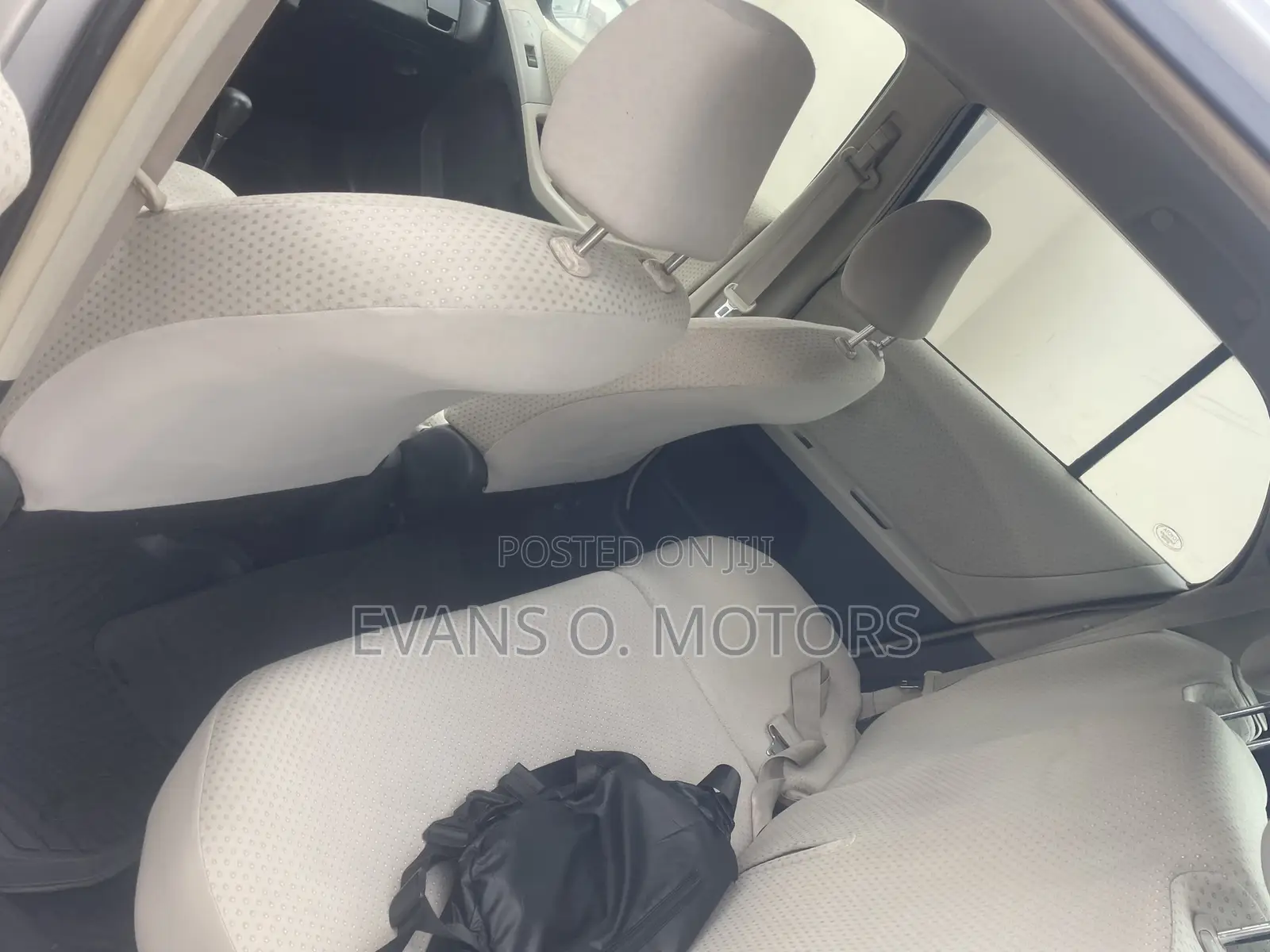 Toyota Vitz 2010 Silver