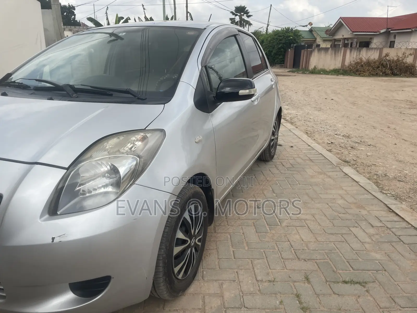 Toyota Vitz 2010 Silver