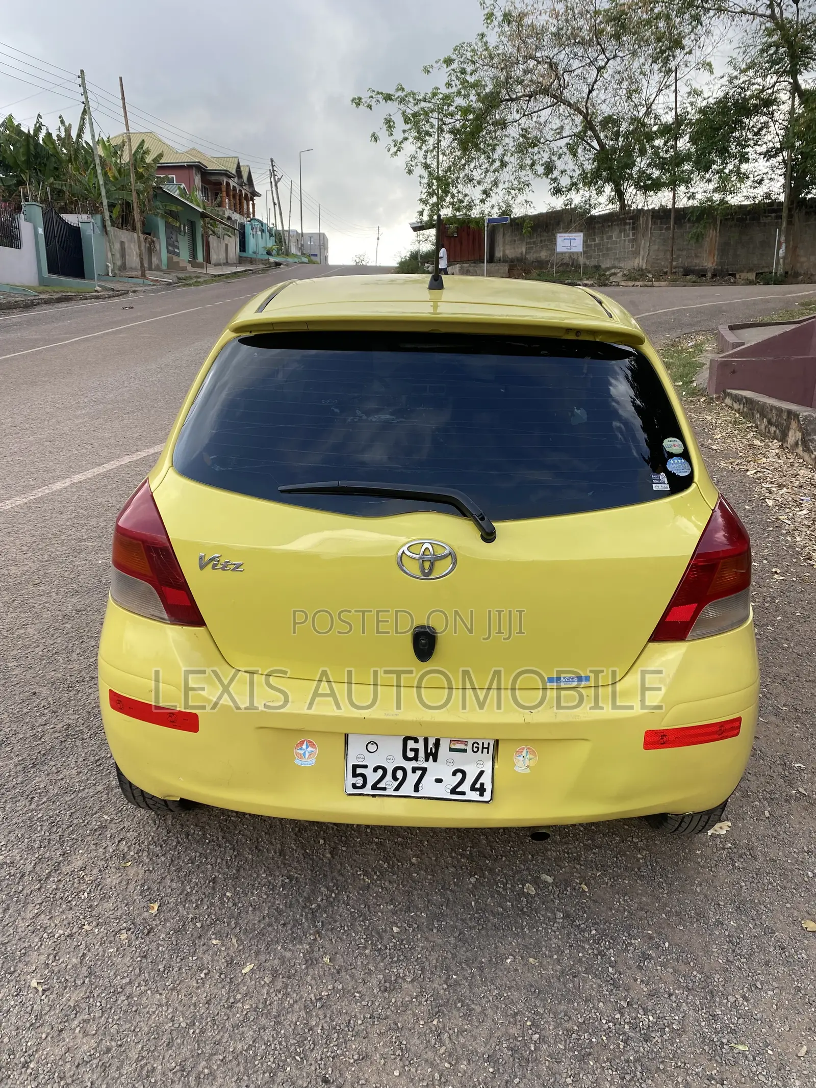 Toyota Vitz 1.3 FWD 5dr 2010 Yellow