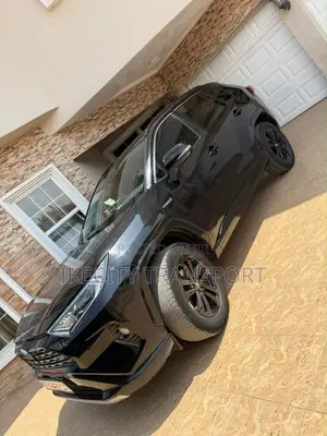 Toyota RAV4 XLE Premium AWD 2023 Black