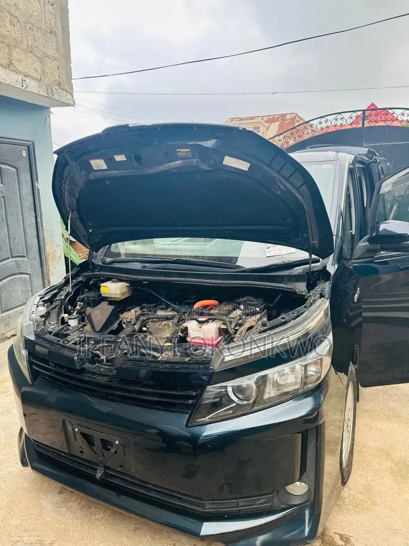 Toyota Voxy Hybrid X 2WD 7-Seater 2015 Black