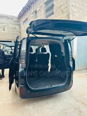 Toyota Voxy Hybrid X 2WD 7-Seater 2015 Black