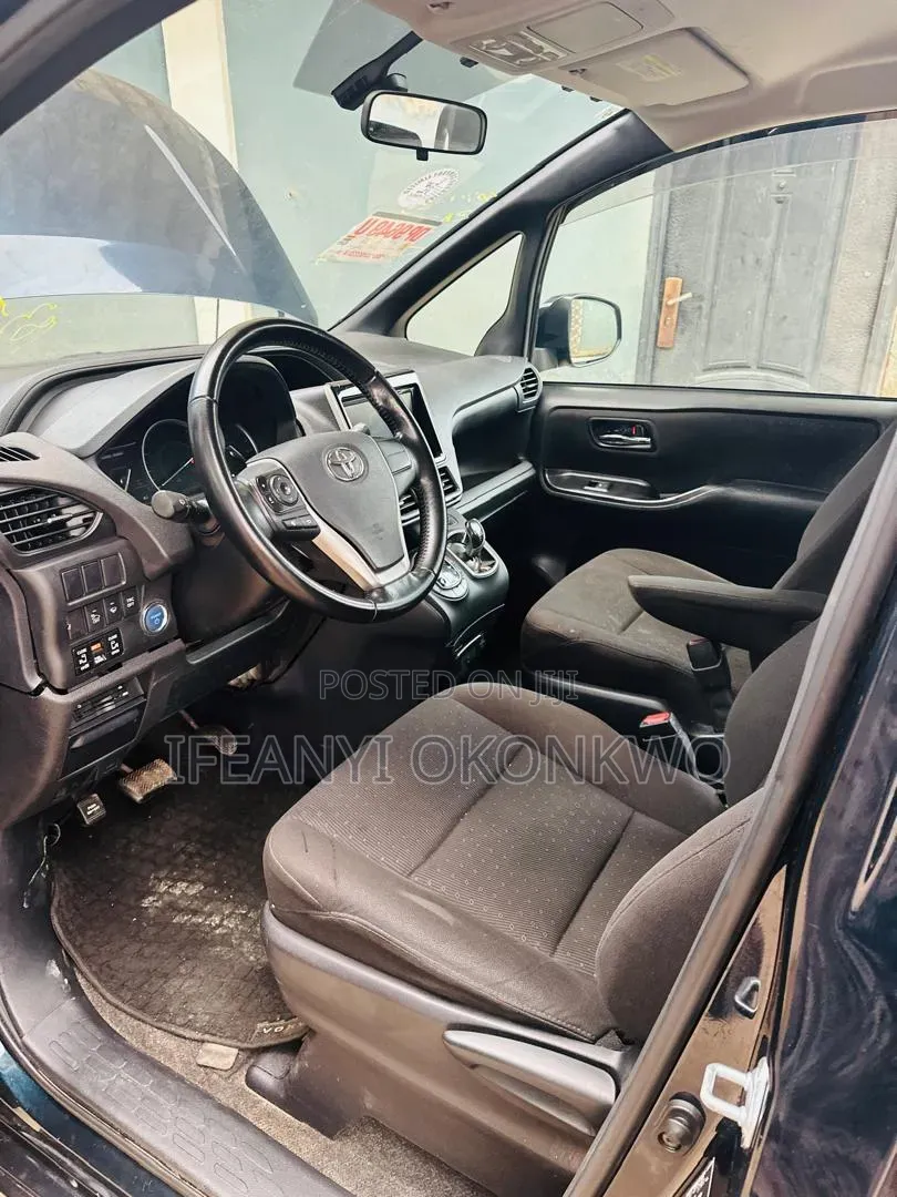 Toyota Voxy Hybrid X 2WD 7-Seater 2015 Black