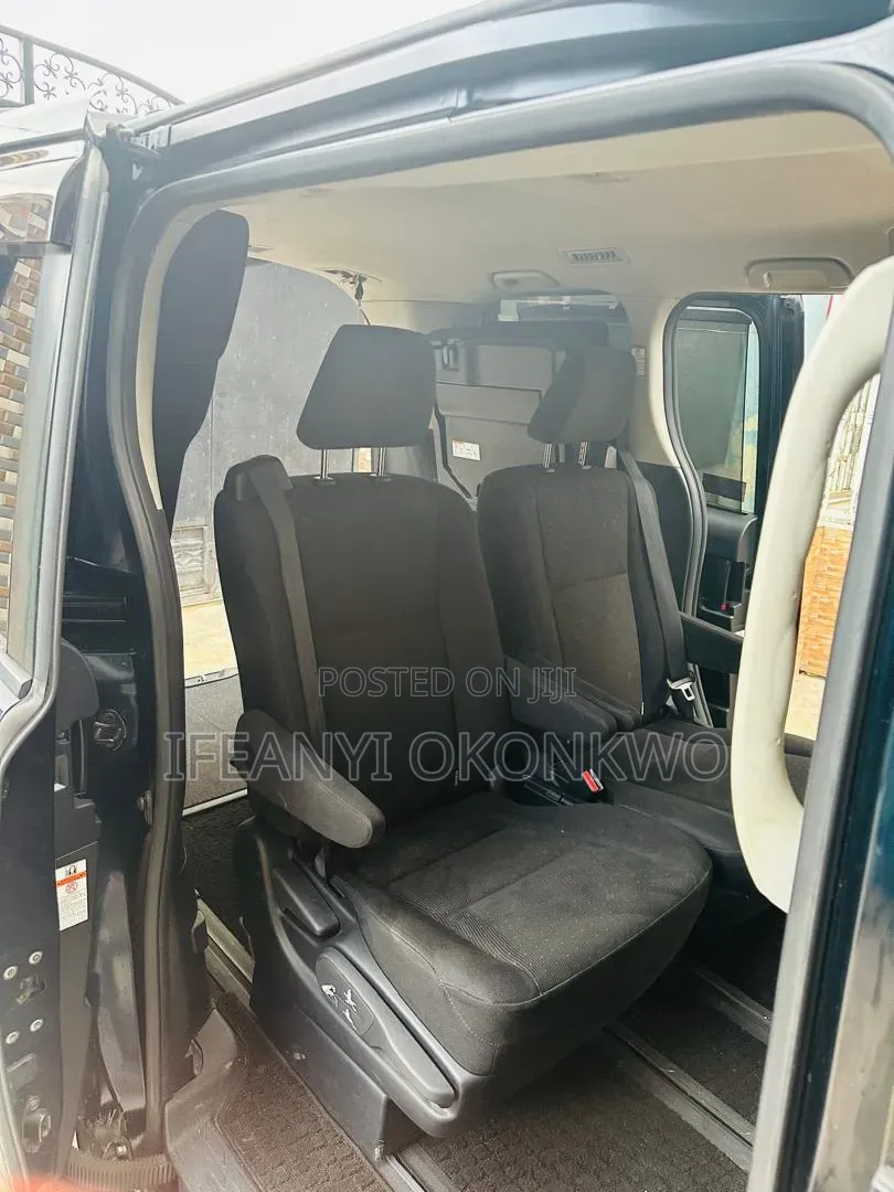 Toyota Voxy Hybrid X 2WD 7-Seater 2015 Black
