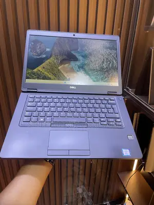 Laptop Dell Latitude 5490 16GB Intel Core i5 SSHD (Hybrid) 512GB