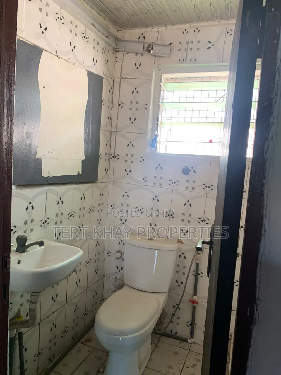 Mini Flat in Goono School, New Town for rent
