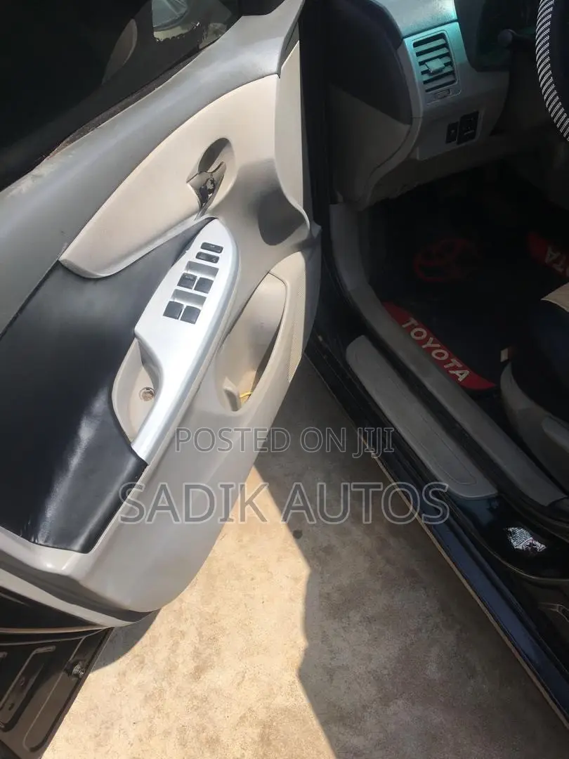 Toyota Corolla LE 4dr Sedan (1.8L 4cyl 4A) 2010 Black
