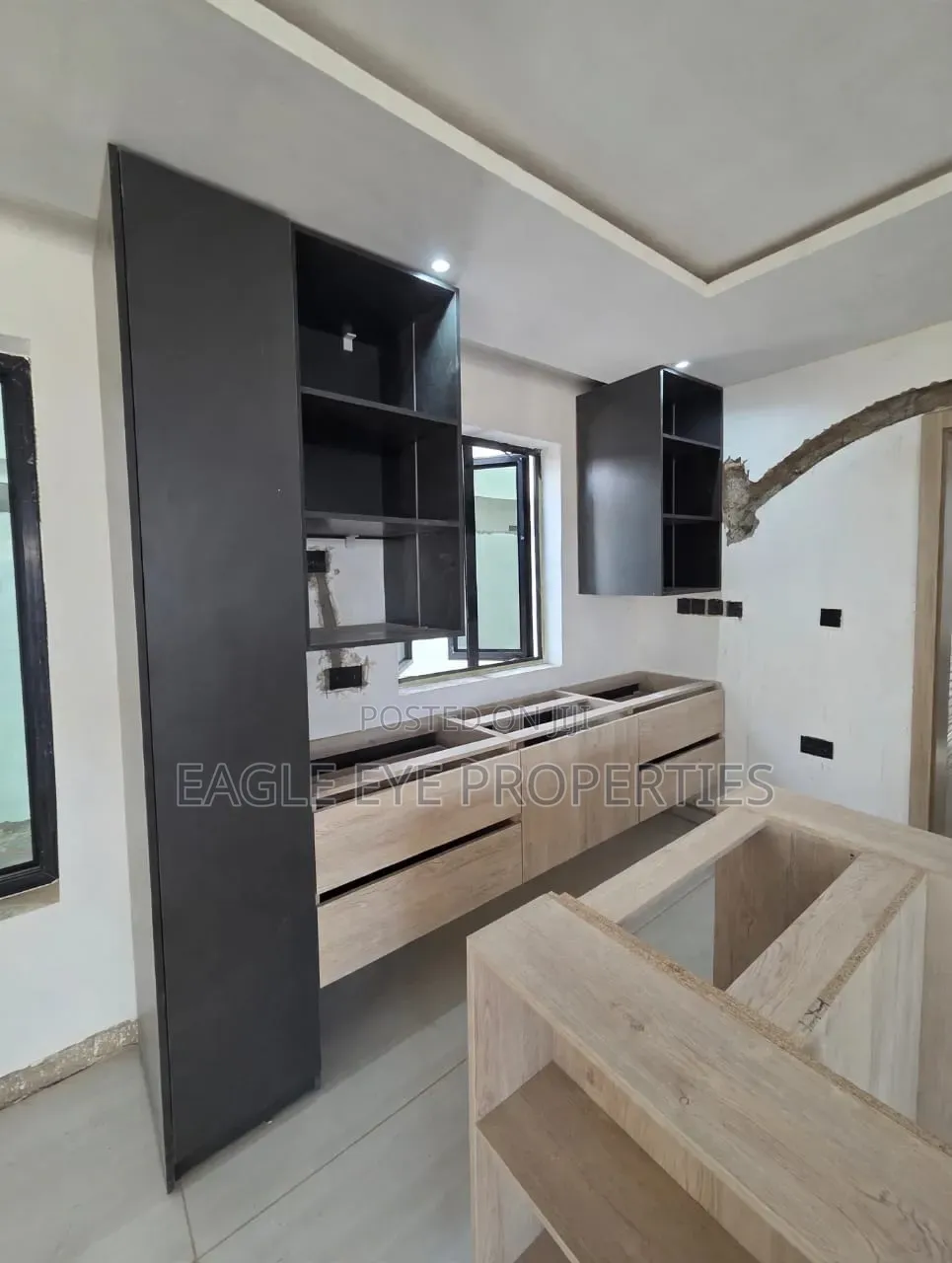 4bdrm House in Adjiringanor, Ability for sale