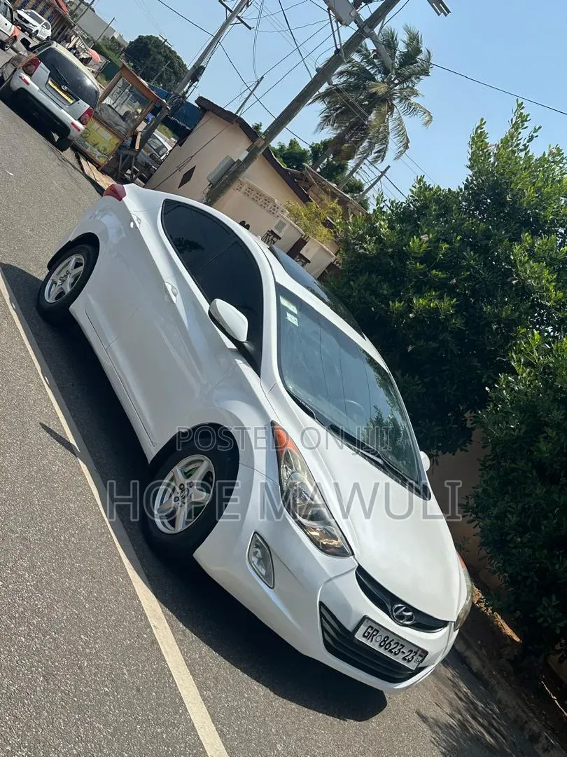 Hyundai Elantra Limited Sedan FWD (1.8L 4cyl 6A) 2013 White