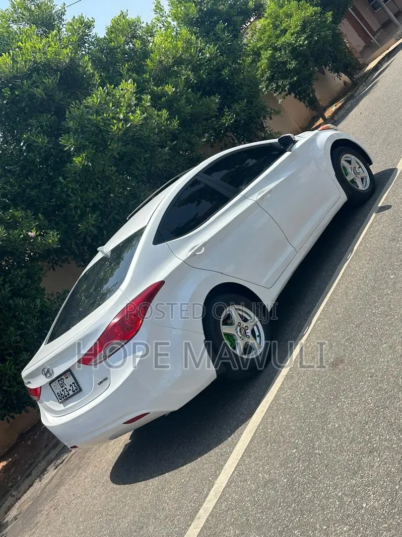 Hyundai Elantra Limited Sedan FWD (1.8L 4cyl 6A) 2013 White