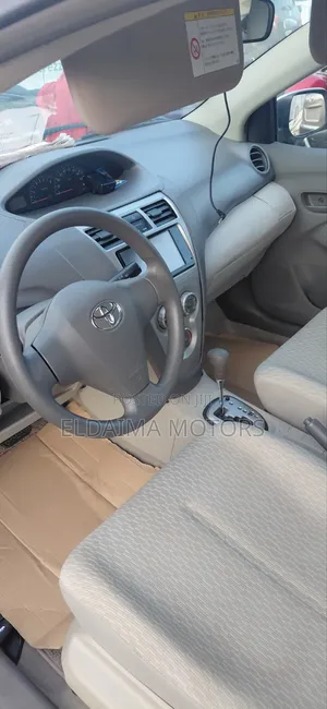 Toyota Belta 2012 Silver