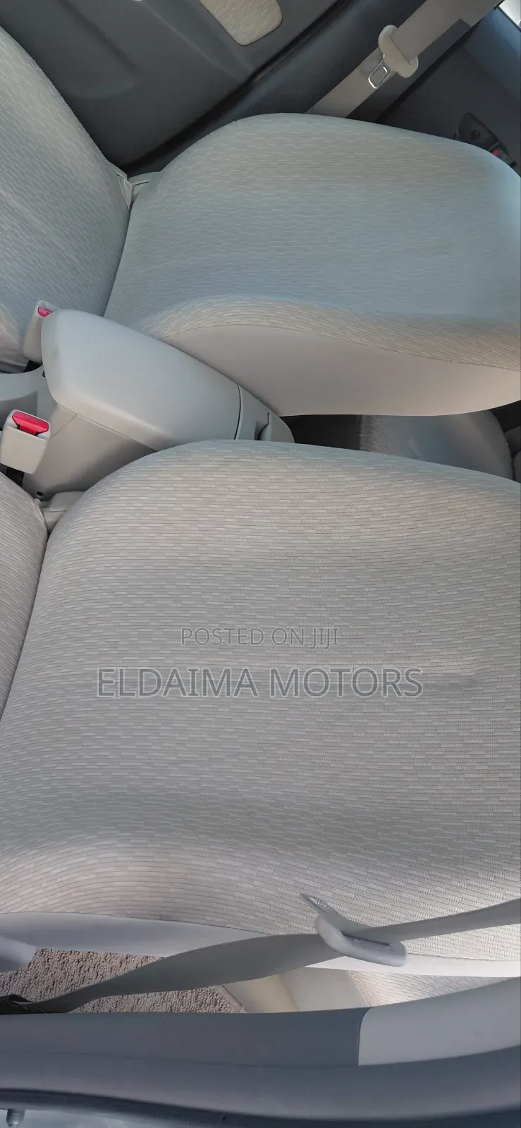 Toyota Belta 2012 Silver