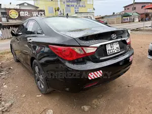 Hyundai Sonata Limited 2.0T Sedan (2.0L 4cyl 6A) 2013 Black
