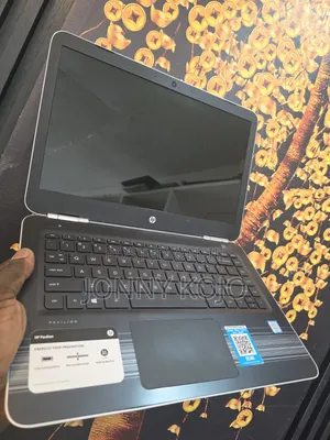 Laptop HP 14-ep0063 8GB Intel Core i7 HDD+SSD 1T