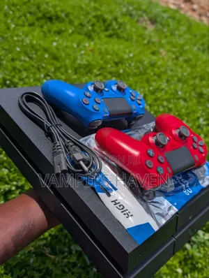 PS4 Standard With 2 Controllers and 7 Games