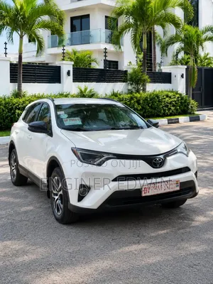 Toyota RAV4 LE 4dr SUV (2.5L 4cyl 6A) 2018 White