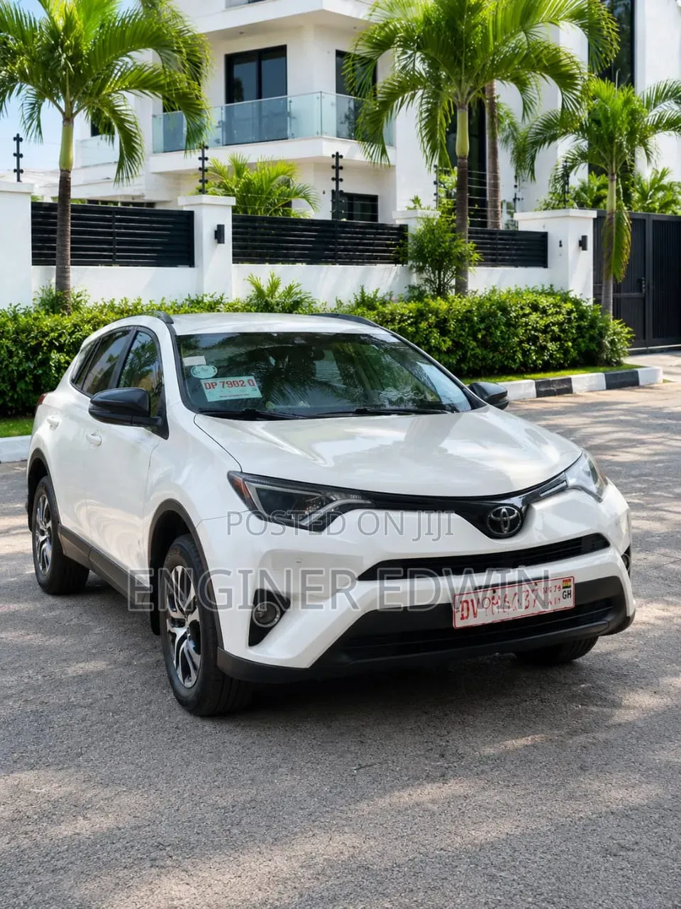 Toyota RAV4 LE 4dr SUV (2.5L 4cyl 6A) 2018 White