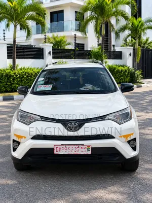 Toyota RAV4 LE 4dr SUV (2.5L 4cyl 6A) 2018 White