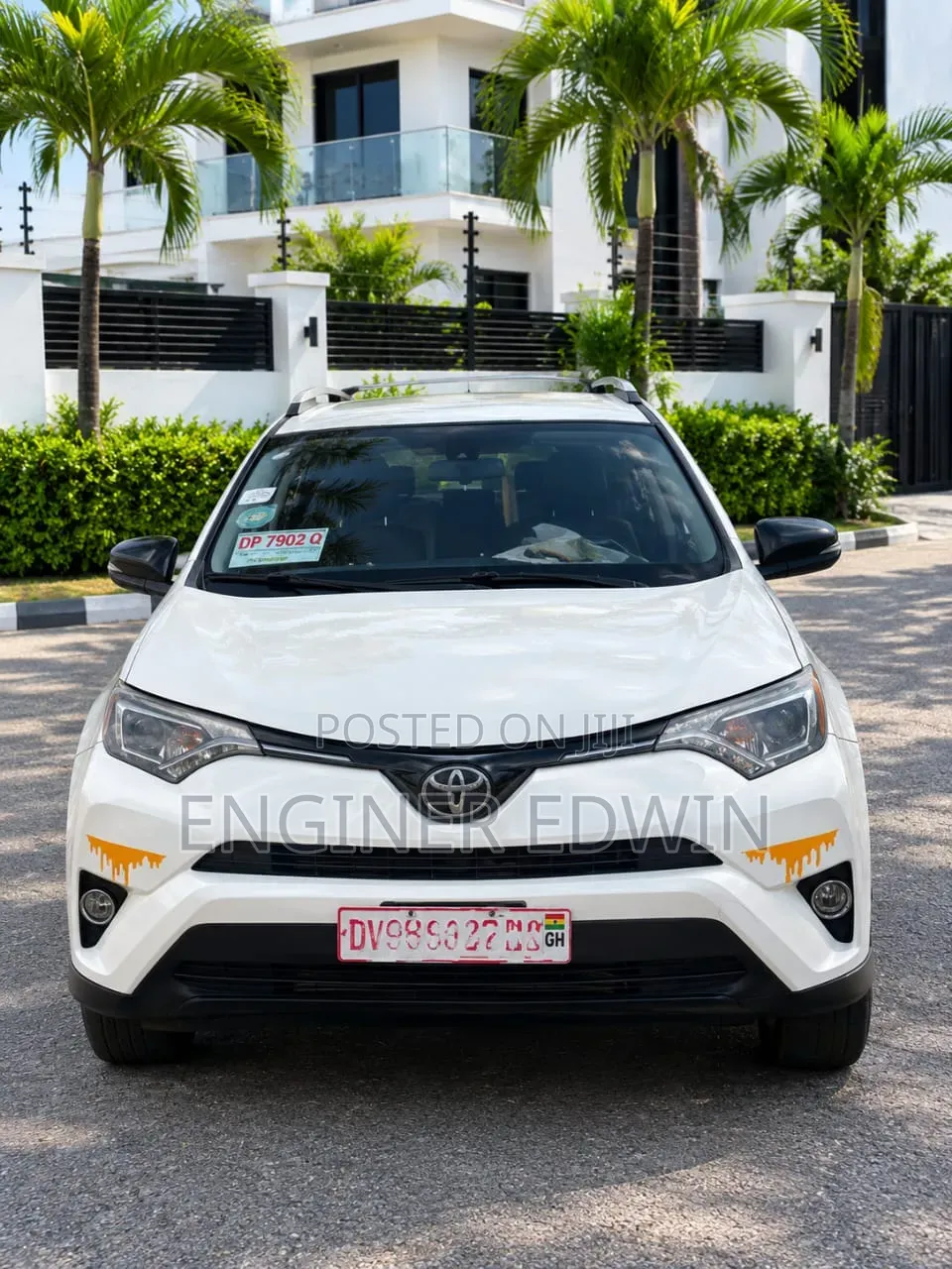 Toyota RAV4 LE 4dr SUV (2.5L 4cyl 6A) 2018 White