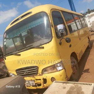Hyundai County 2012 Yellow