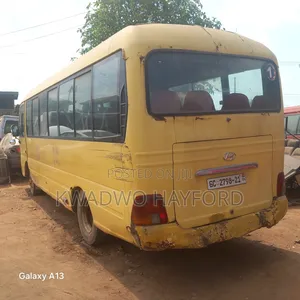 Hyundai County 2012 Yellow