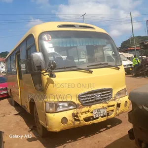 Hyundai County 2012 Yellow