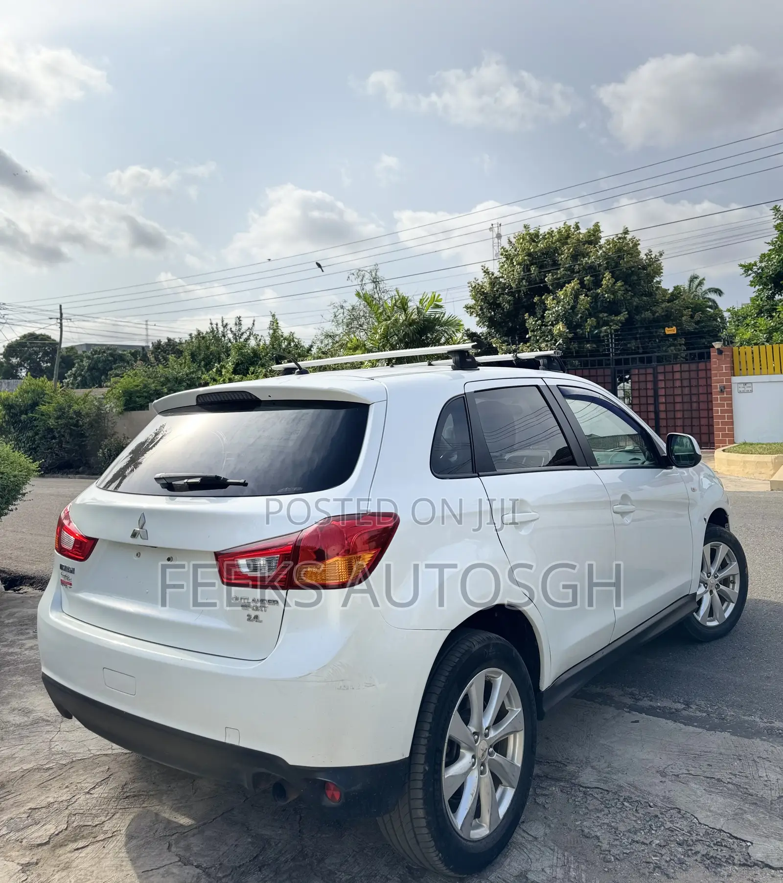 Mitsubishi Outlander SE 4dr SUV AWD (2.4L 4cyl CVT) 2015 White