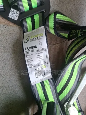 Fall Arrest Safety Harness W Shock Absorbing Lanyard & Scaffold Hook