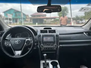 Toyota Camry SE 4dr Sedan (2.5L 4cyl 6A) 2013 Black