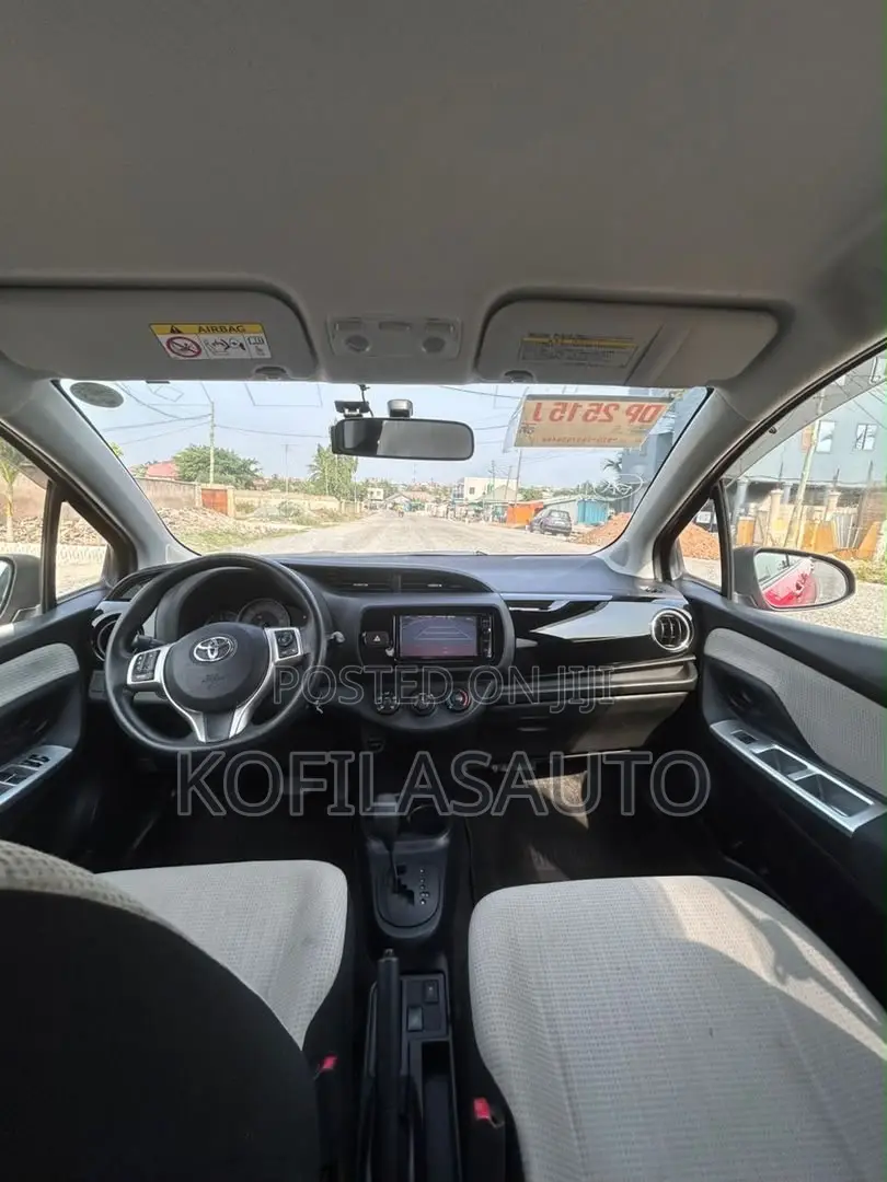 Toyota Vitz 2015 Red