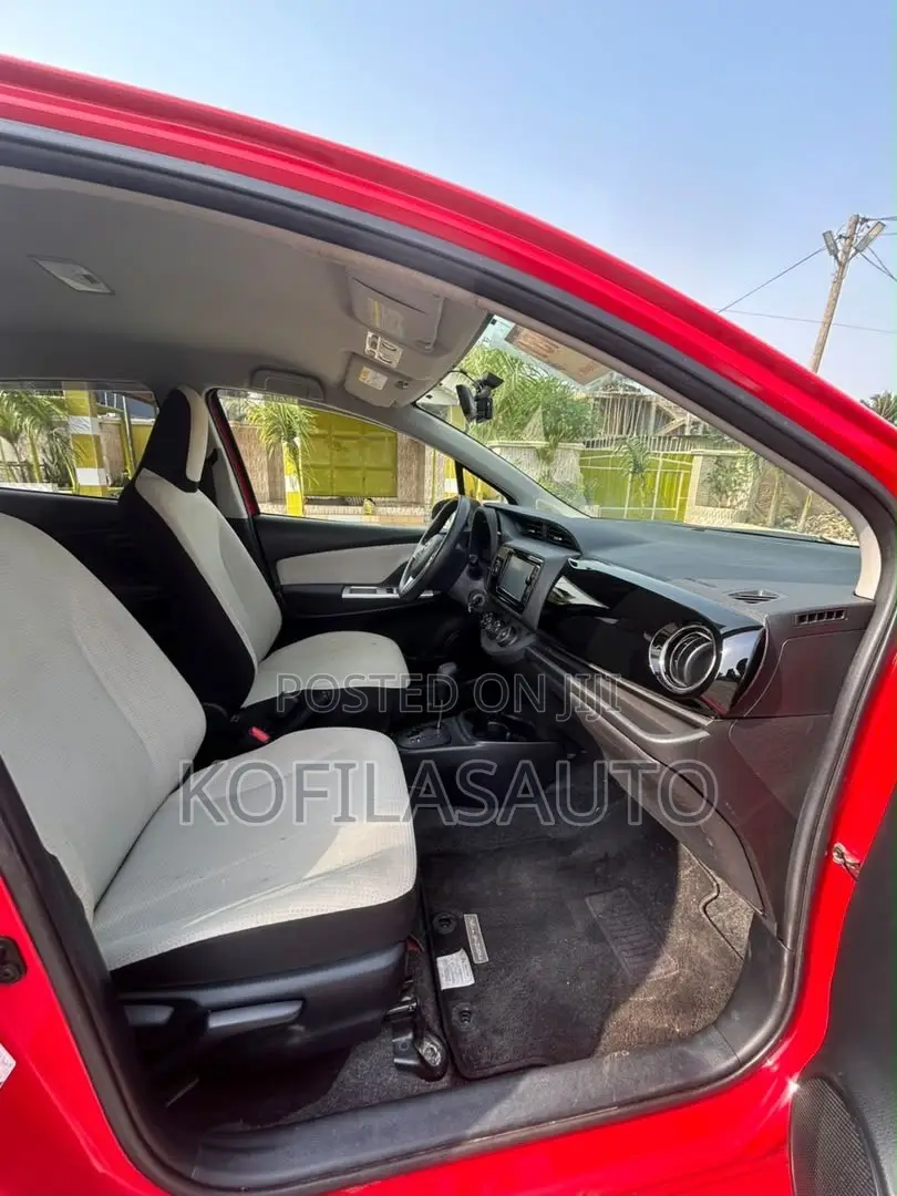 Toyota Vitz 2015 Red