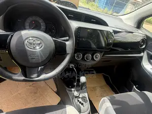 Toyota Vitz 1.3 FWD 3dr 2016 Yellow