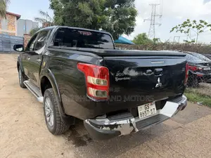 Mitsubishi L200 Double Cab 2.4 181hp 4WD 2017 Black