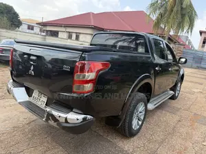 Mitsubishi L200 Double Cab 2.4 181hp 4WD 2017 Black