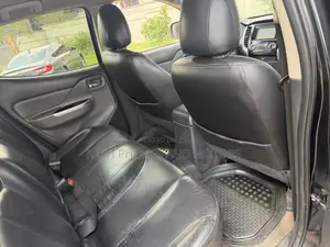 Mitsubishi L200 Double Cab 2.4 181hp 4WD 2017 Black