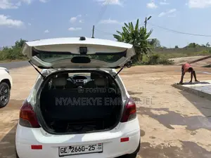 Toyota Vitz 1.0 FWD 3dr 2012 White