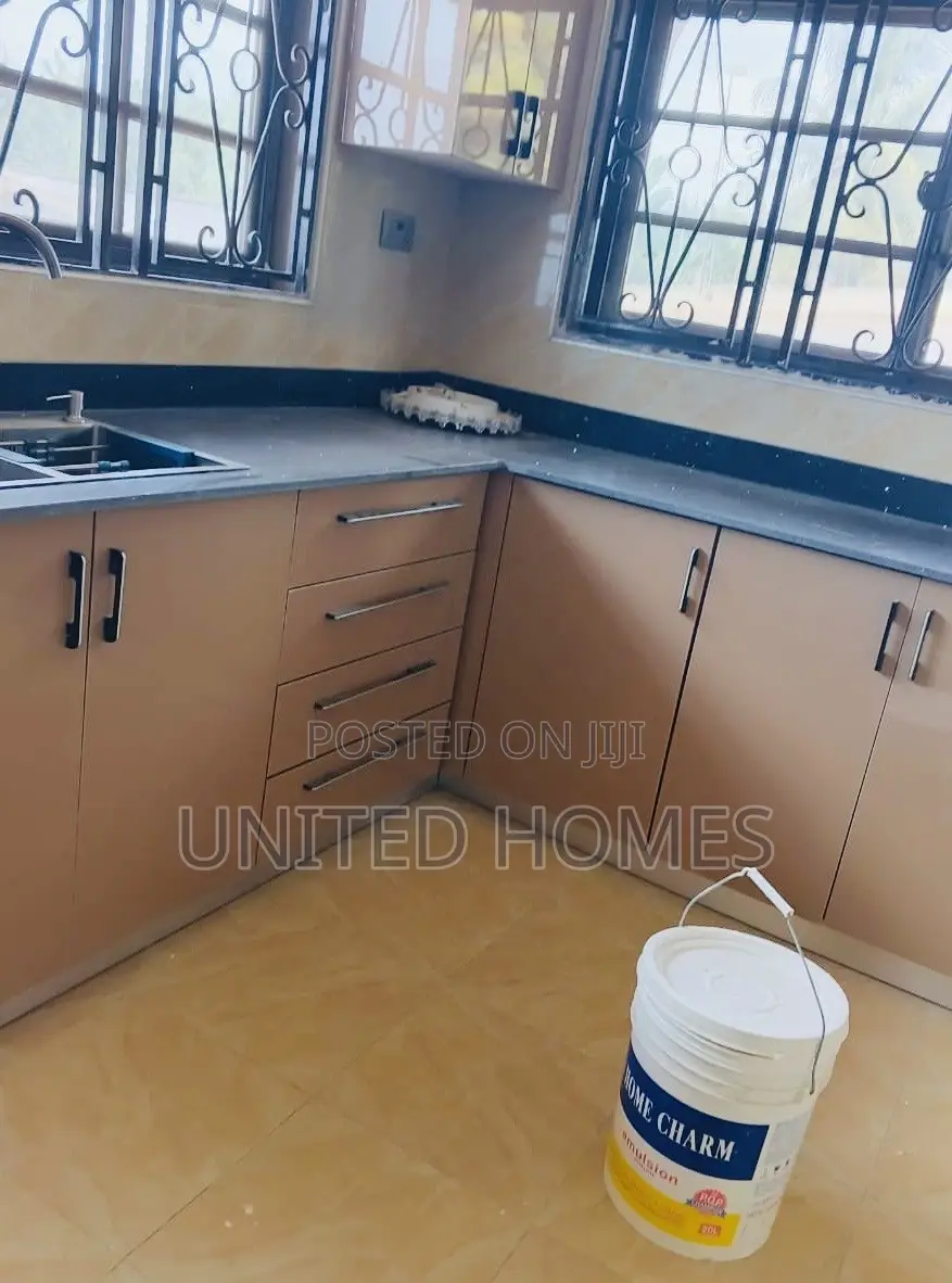 3bdrm House in Awoshie for rent