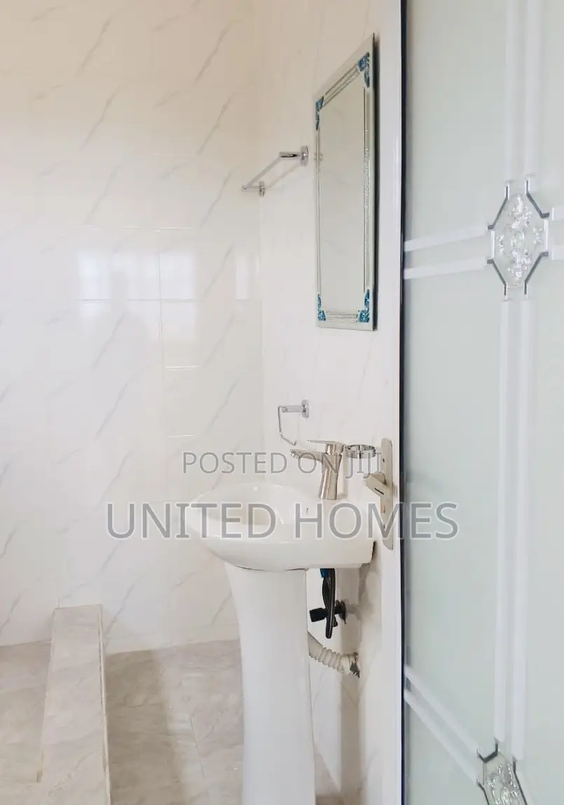 3bdrm House in Awoshie for rent
