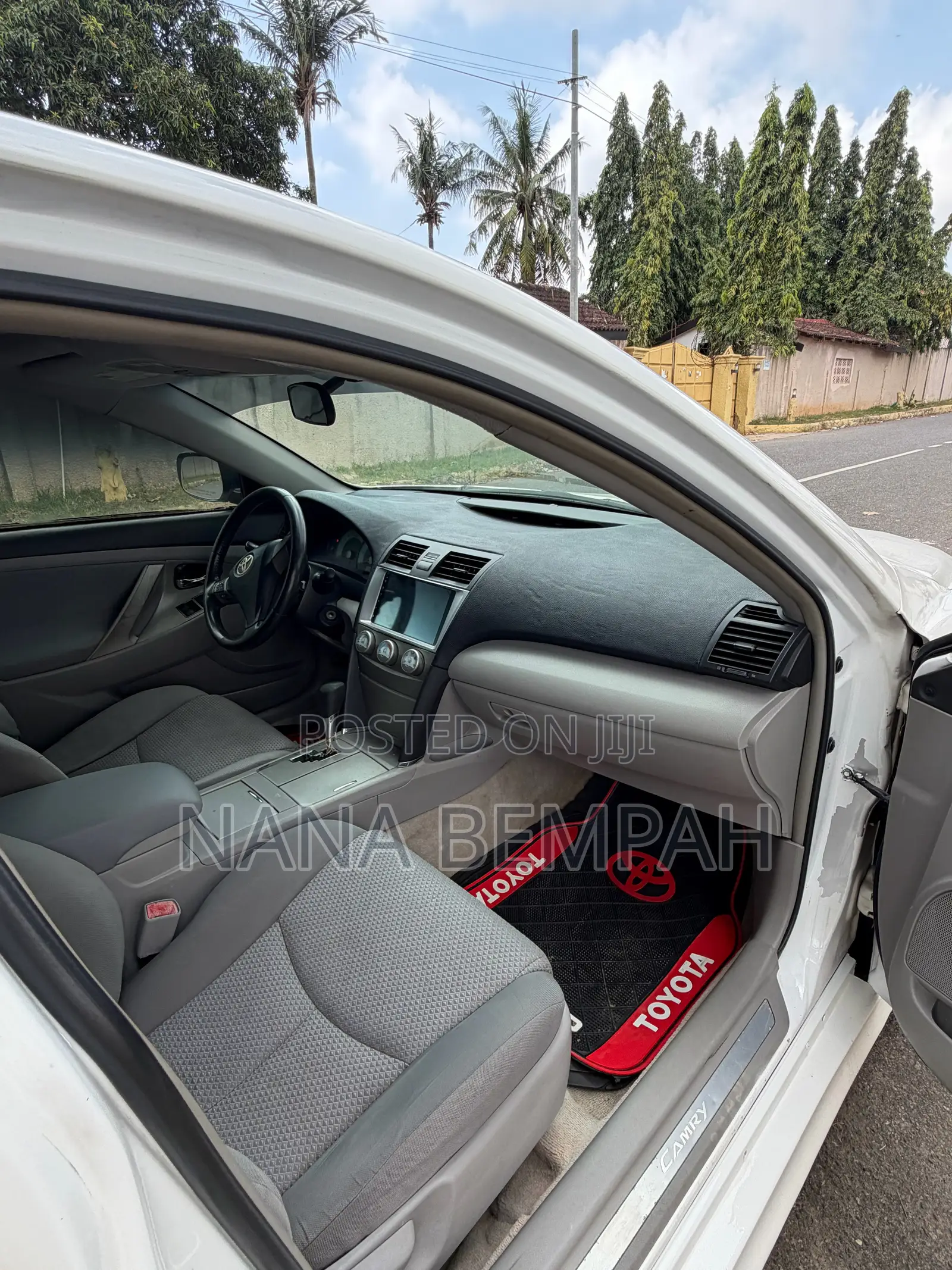 Toyota Camry SE 4dr Sedan (2.5L 4cyl 6A) 2011 White