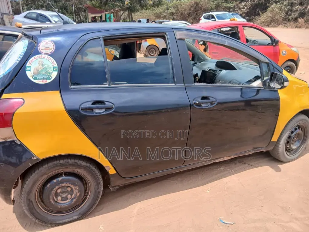 Toyota Vitz 1.0 FWD 3dr 2010 Black
