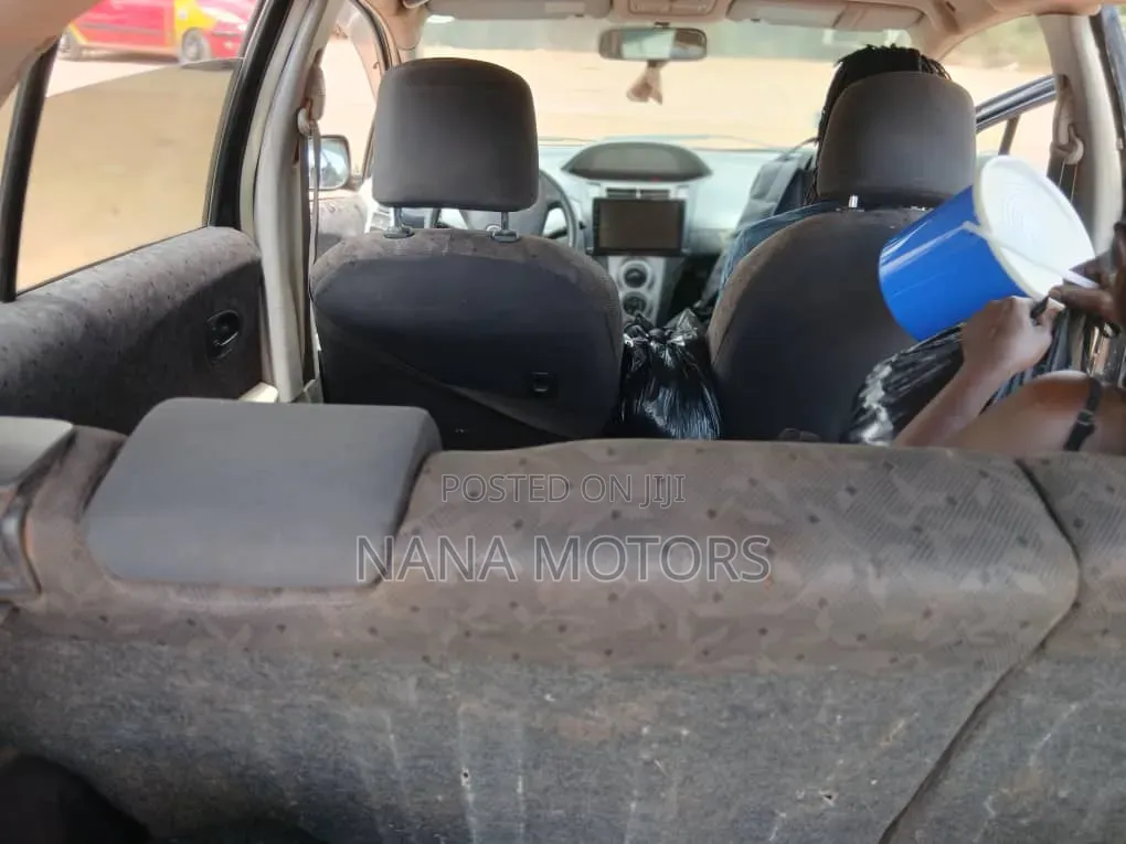 Toyota Vitz 1.0 FWD 3dr 2010 Black