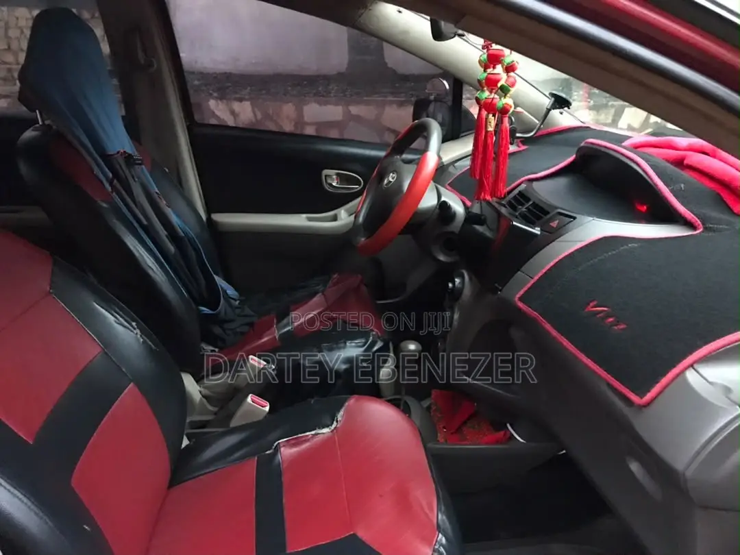 Toyota Vitz 2010 Red