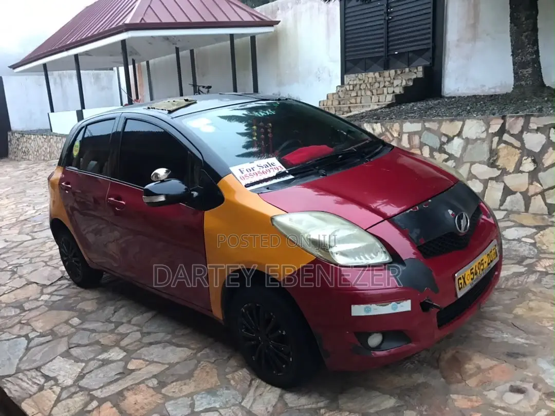 Toyota Vitz 2010 Red