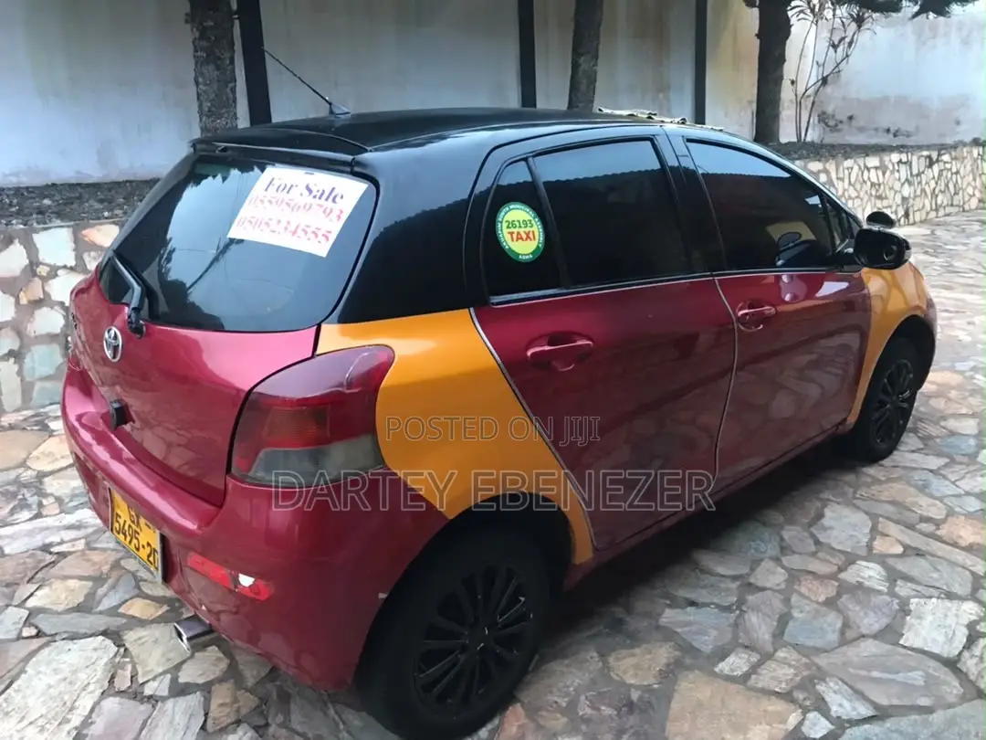 Toyota Vitz 2010 Red