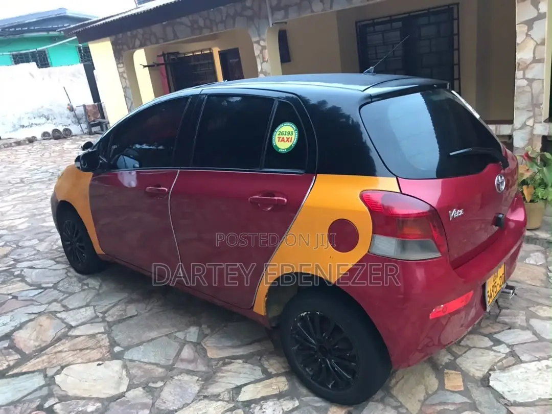 Toyota Vitz 2010 Red