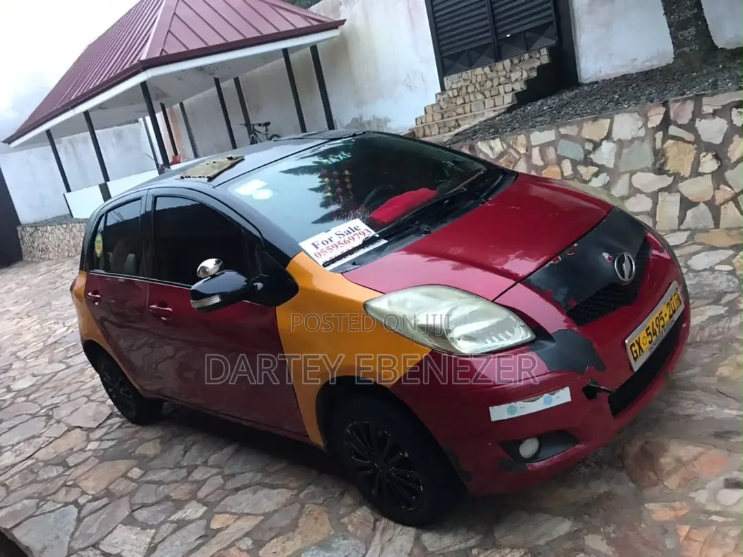 Toyota Vitz 2010 Red