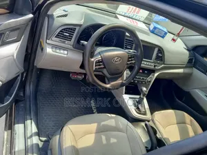 Hyundai Elantra SE Sedan FWD (2.0L 4cyl 6M) 2017 Black